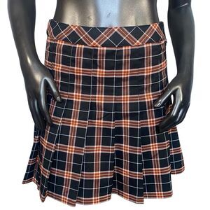 H&M Divided Plaid Mini Skirt Womens Size 6 Side Zip Closure Pleated
